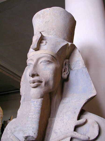 File:Akhenaten statue.jpg