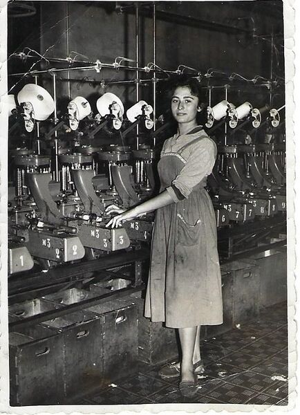 File:1950s-Cal Berenguer-Treballadora.jpg
