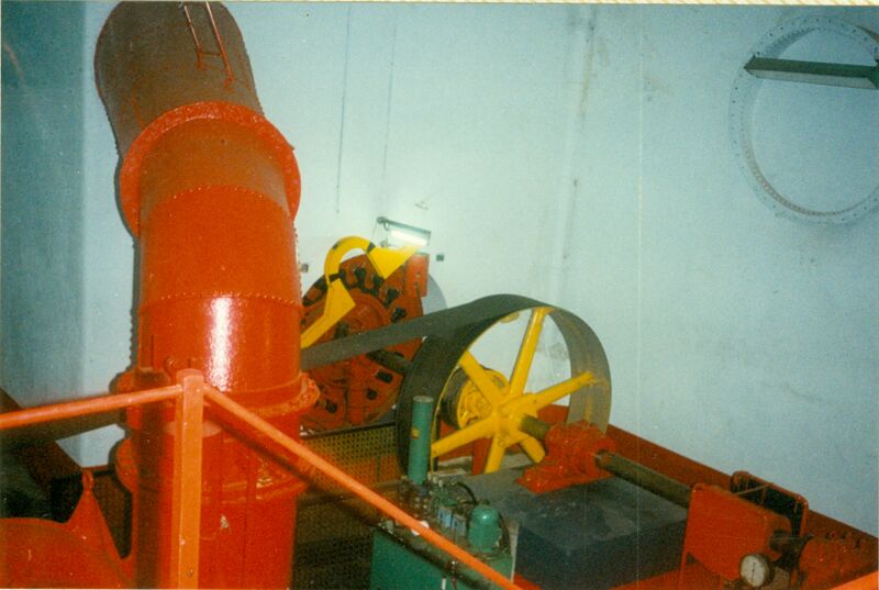 File:2000-Fàbrica Berenguer-Turbina2.jpg