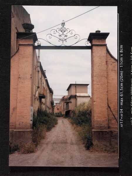 File:Fàbrica Vella-Entrada.jpg