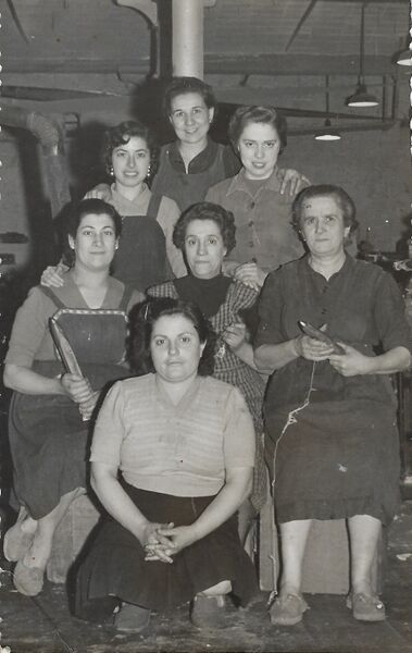 File:Grup de treballadores.jpeg