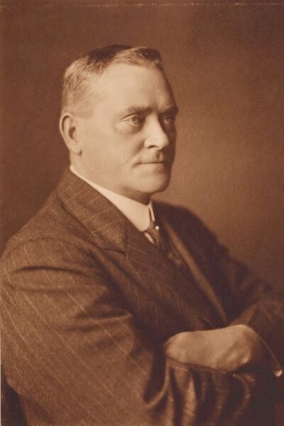 File:BIO-AUS EnnisLawrence Portrait.jpeg