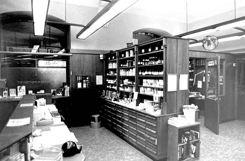 File:Svaneapoteket i Bergen 1990tall 031.jpg