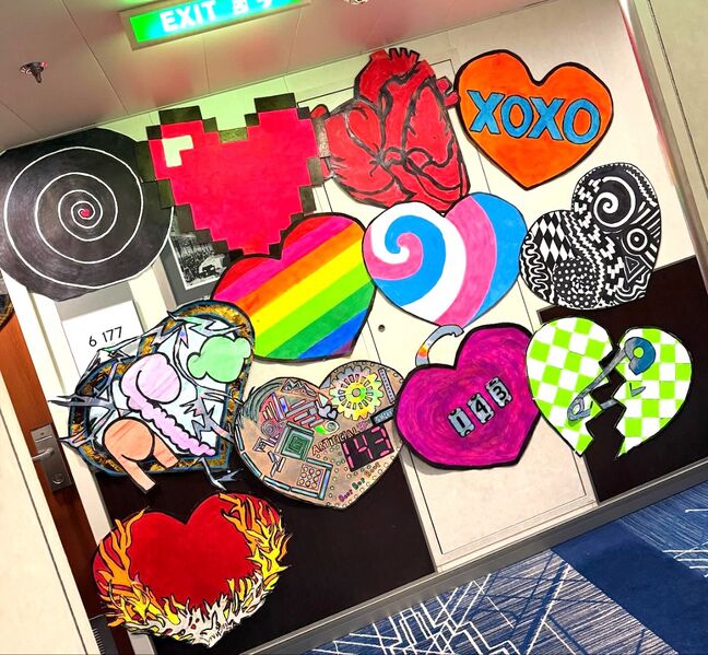 File:Heart-door-decorating-collage.jpg