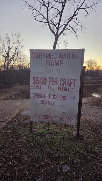 File:Meramec Marina ramp sign lot side.jpg