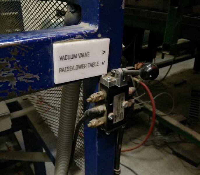 File:Bvf platform lever.jpg