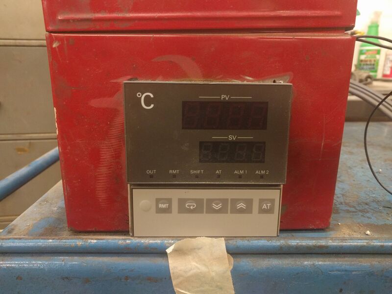 File:Evenheat-810-temperature-control-panel.jpg