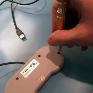 Snes-in-a-controller--unscrew.jpg