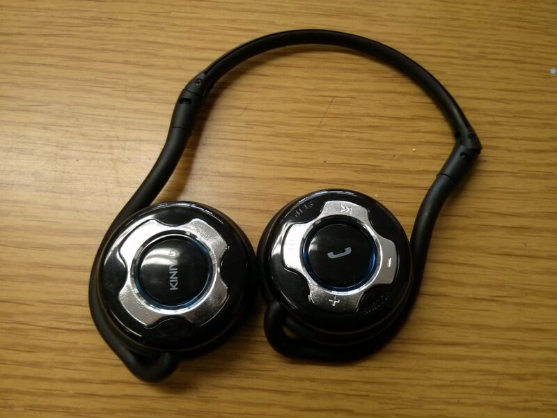 File:TidySpace-2014-08-headphones.jpg