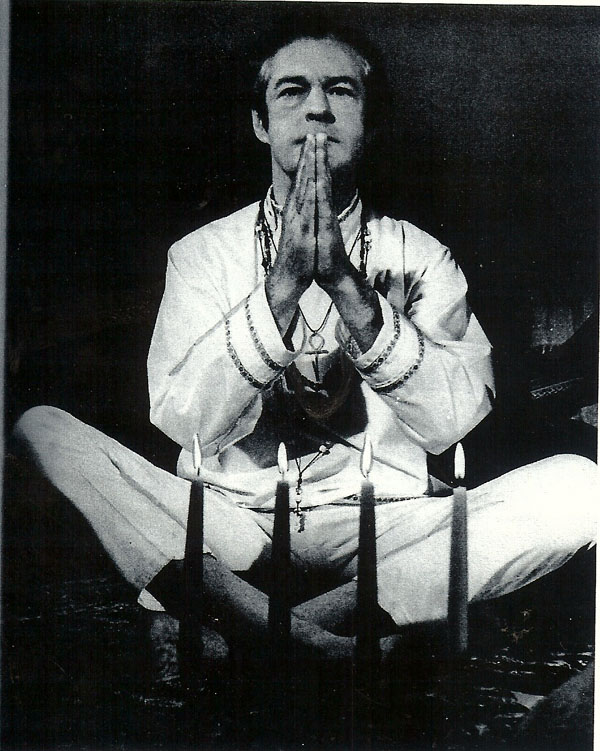 Timothy_Leary_praying.jpg