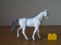 Britains White hunter horse leg down 1.JPG