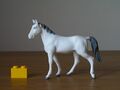 Britains White hunter horse leg down 2.JPG