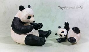 Eikoh Large panda and cub