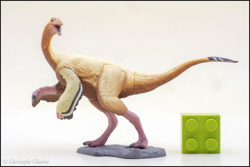 File:Kaiyodo Strongest Hunters Ornithomimus 1.jpg