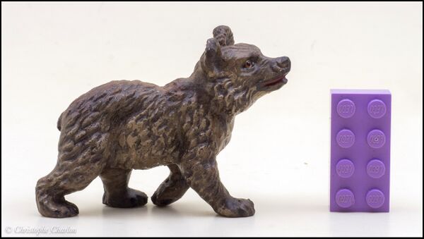 Lineol 517-1 Young Brown bear 1.jpg