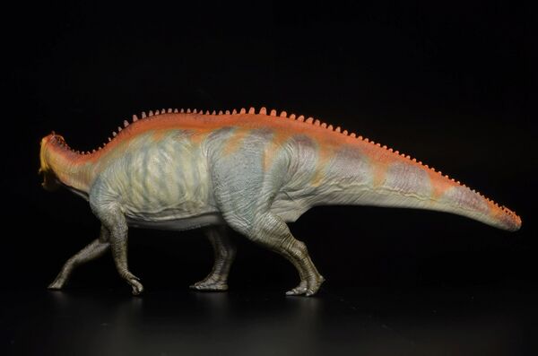 Papo 55092 Edmontosaurus 2.jpg