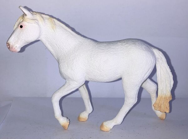 Schleich 13959 Camarillo Mare TRL.jpg