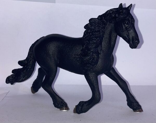 Schleich 13975 Friesian Stallion TRL.jpg