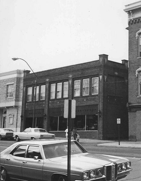 File:143NMarketSt-YocumBldg.jpg