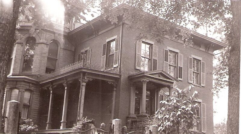File:ChristmasKnoll-FrontDrToddHouse.jpg