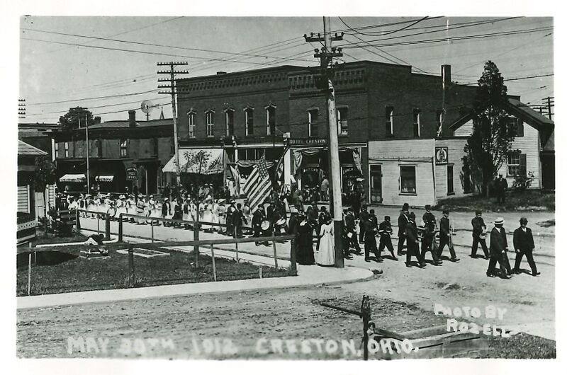 File:Creston Parade.jpg