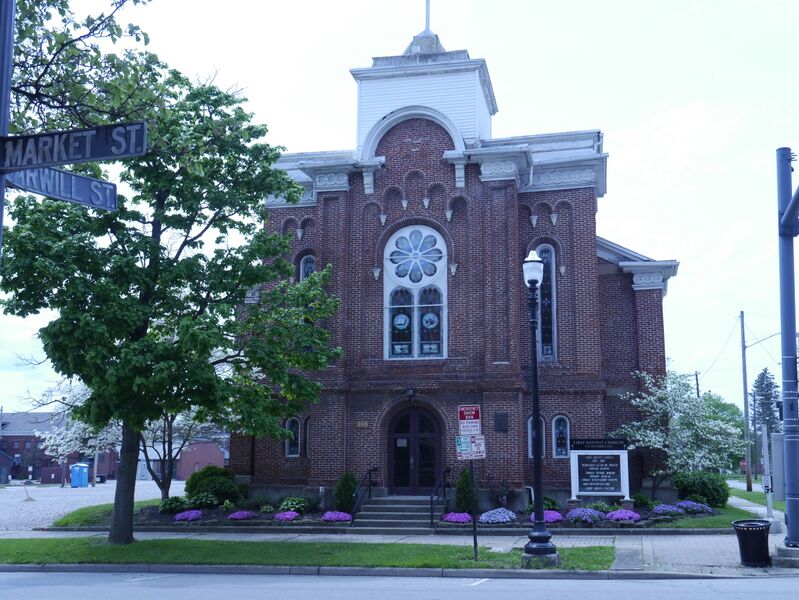 File:FirstBaptistChurch-246NMarket-Front.jpg