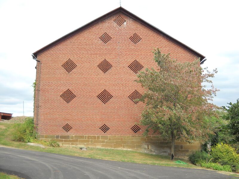 File:ShellyBrickEnderBarn05.JPG